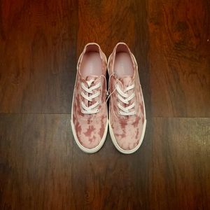 Old navy women sneakers( NWT)
